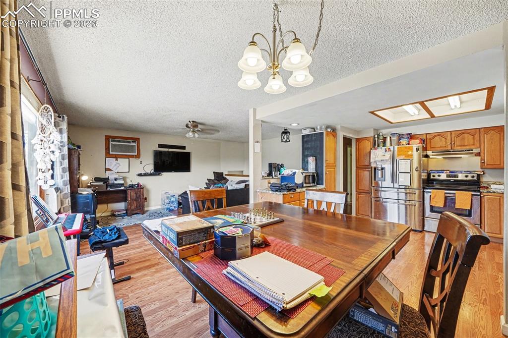 Image 9 of 23: Dining Area