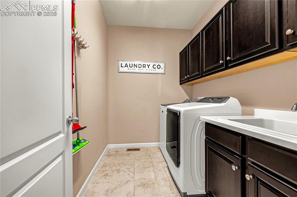 Image 22 of 37: Laundry