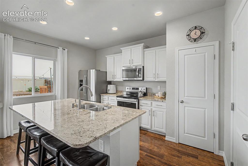 Image 10 of 41: Kitchen