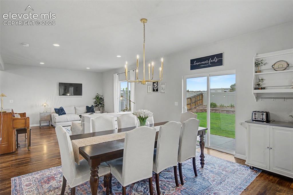 Image 14 of 41: Dining Area