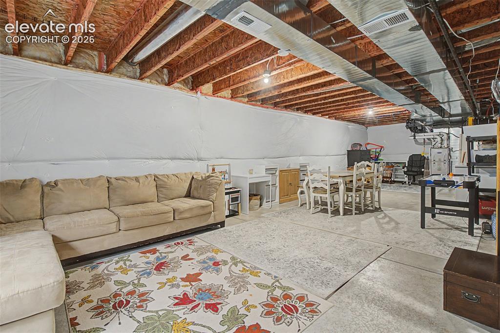 Image 36 of 41: Living Room
