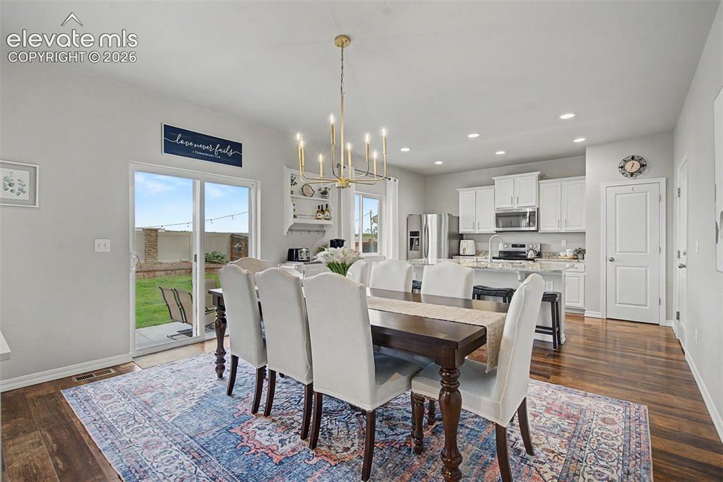 Image 8 of 41: Dining Area