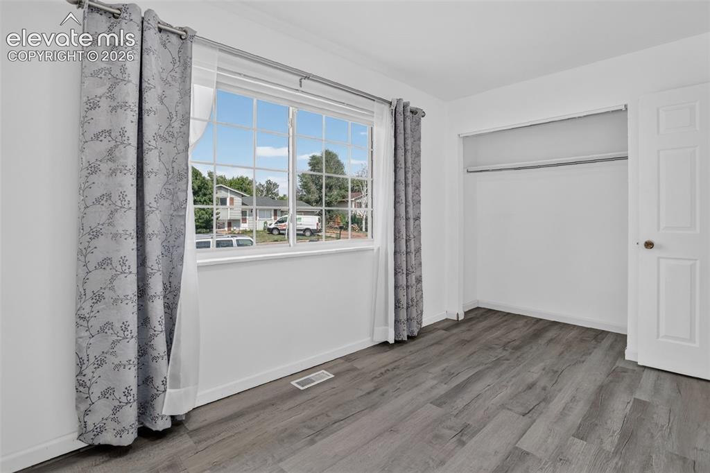Image 16 of 29: Bedroom