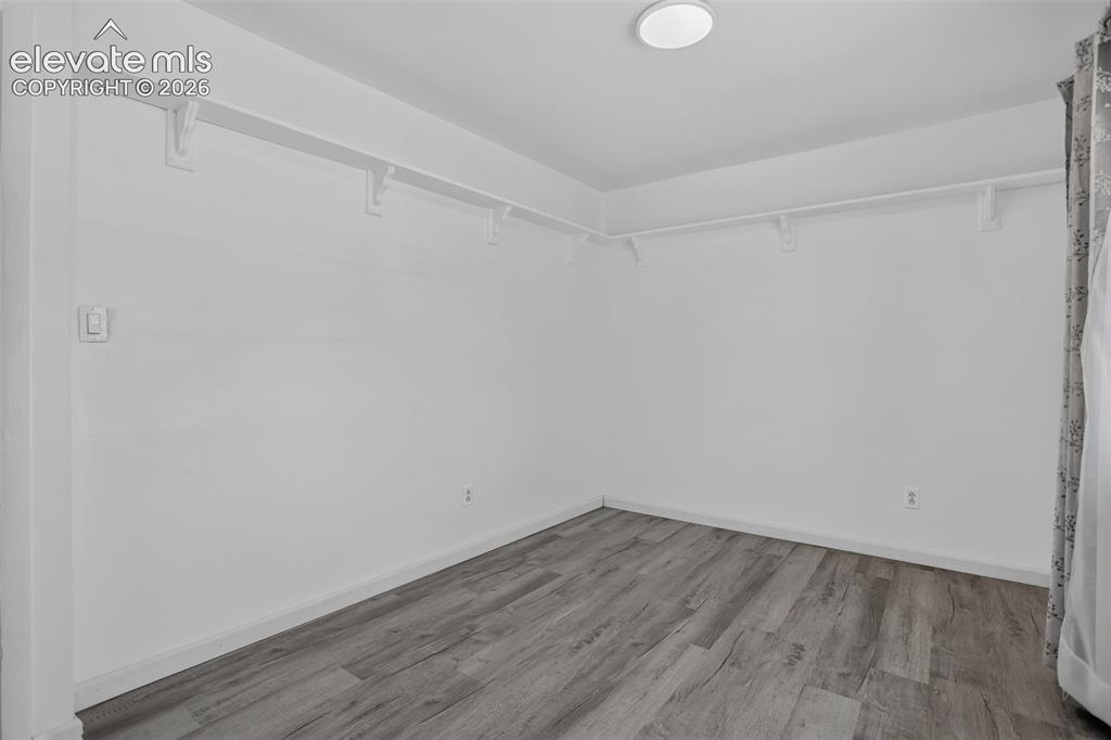 Image 18 of 29: Closet