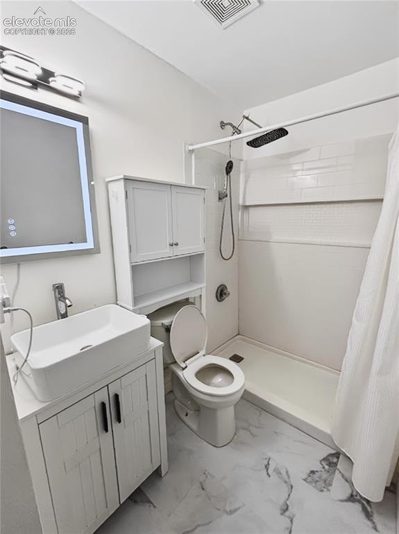 Image 22 of 29: Bathroom