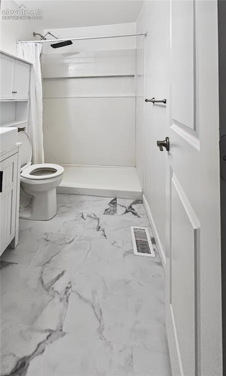 Image 23 of 29: Bathroom