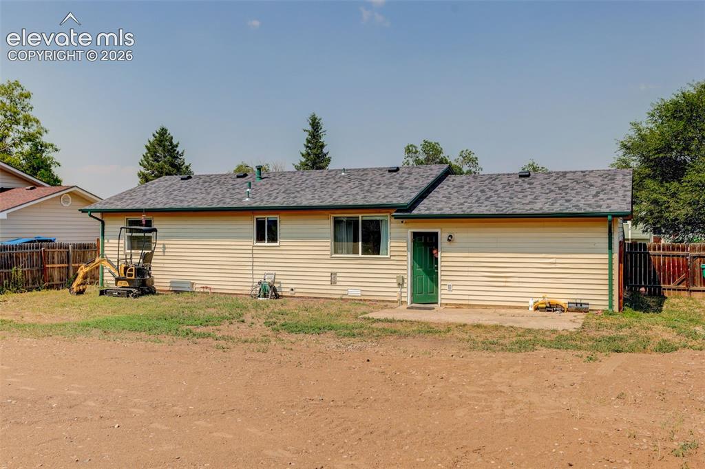 Image 26 of 29: Back of Structure