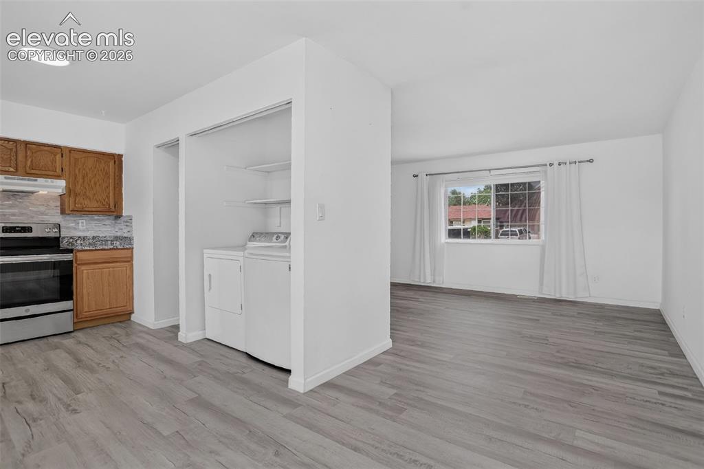 Image 9 of 29: Dining Area