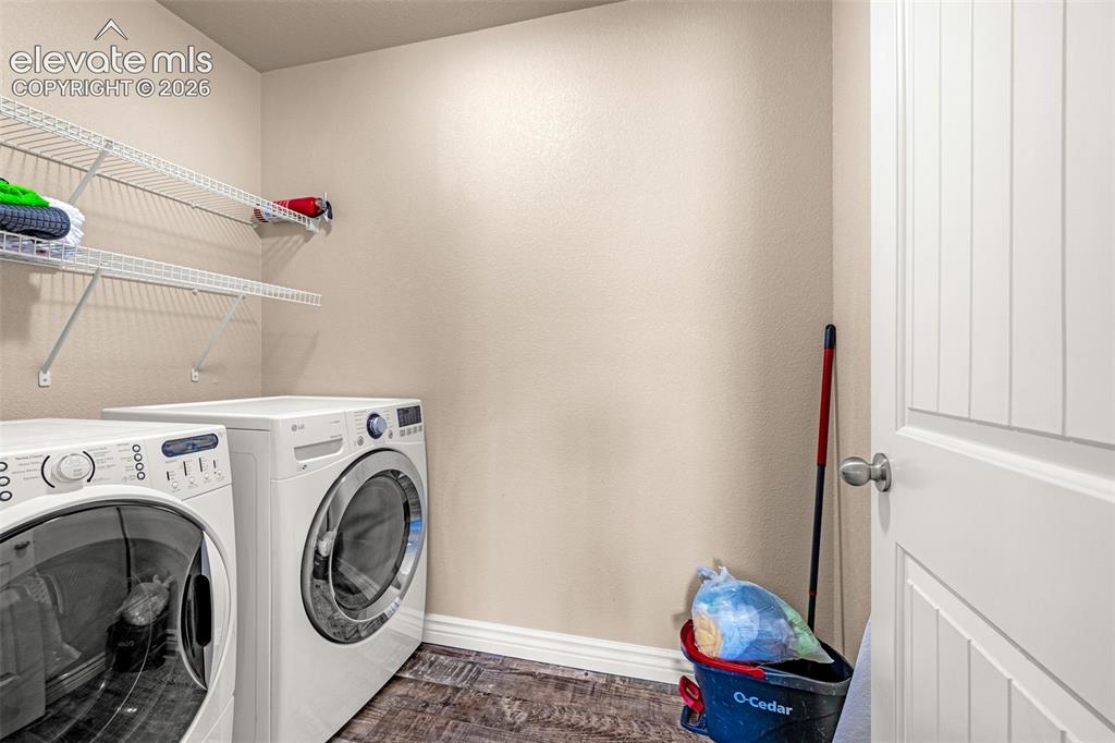 Image 16 of 32: Laundry