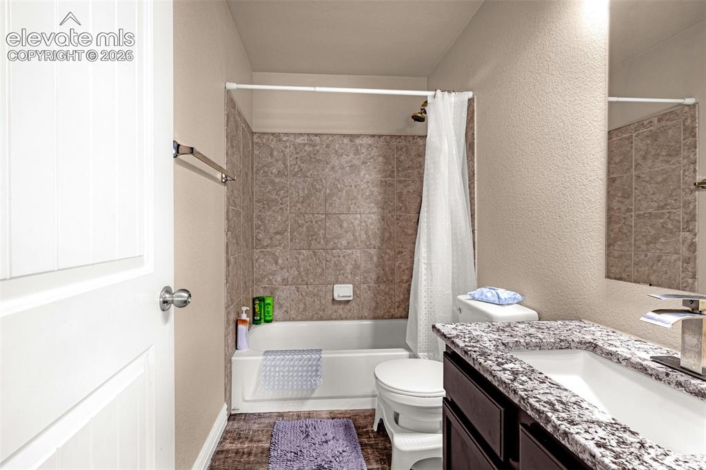 Image 17 of 32: Bathroom