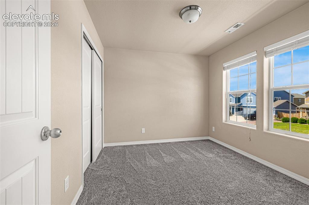 Image 19 of 32: Bedroom