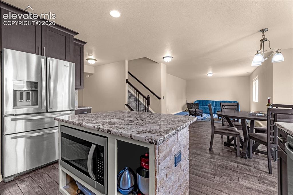 Image 9 of 32: Kitchen