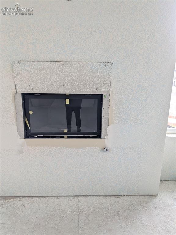 Image 11 of 45: Gas fireplace
