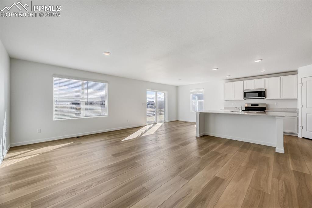 Image 4 of 12: Living Room