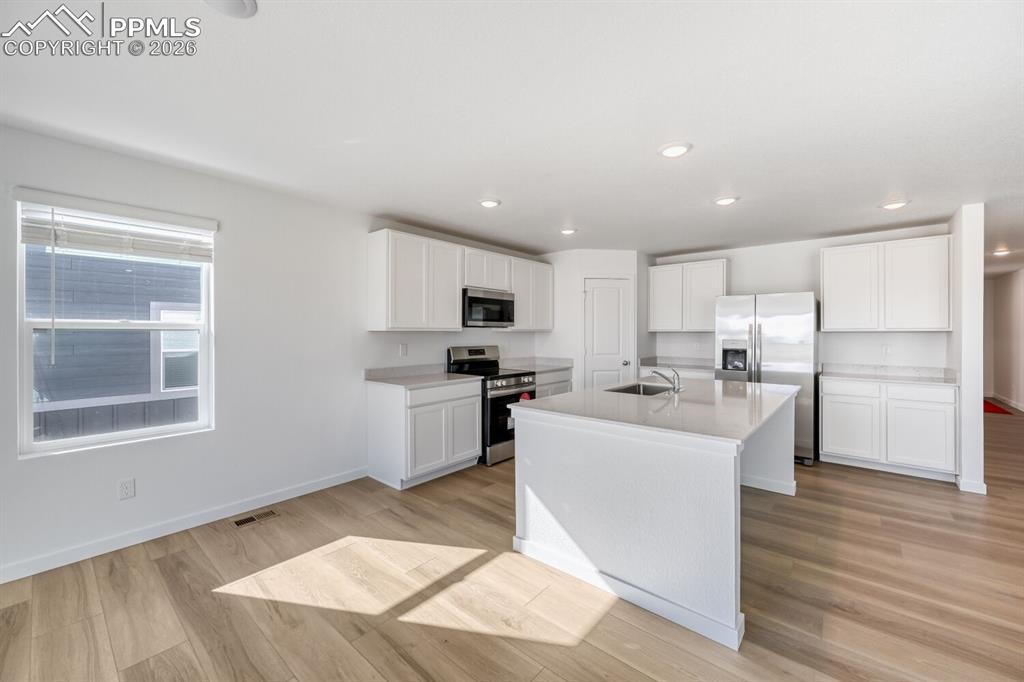 Image 6 of 12: Kitchen