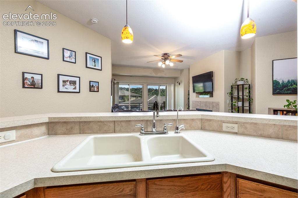 Image 11 of 30: Kitchen