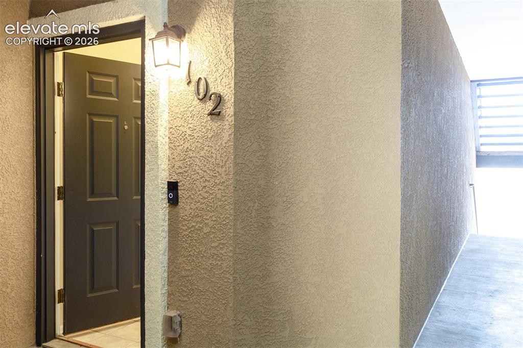 Image 4 of 30: Entry