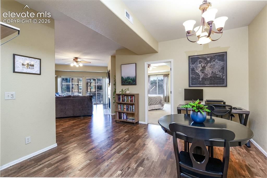 Image 6 of 30: Dining Area