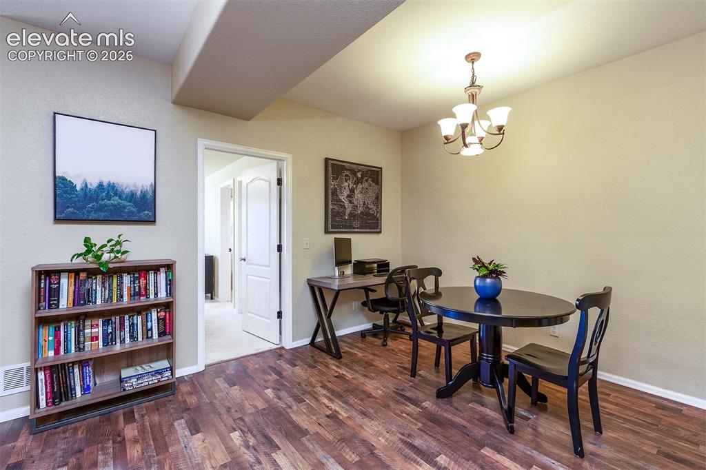 Image 7 of 30: Dining Area