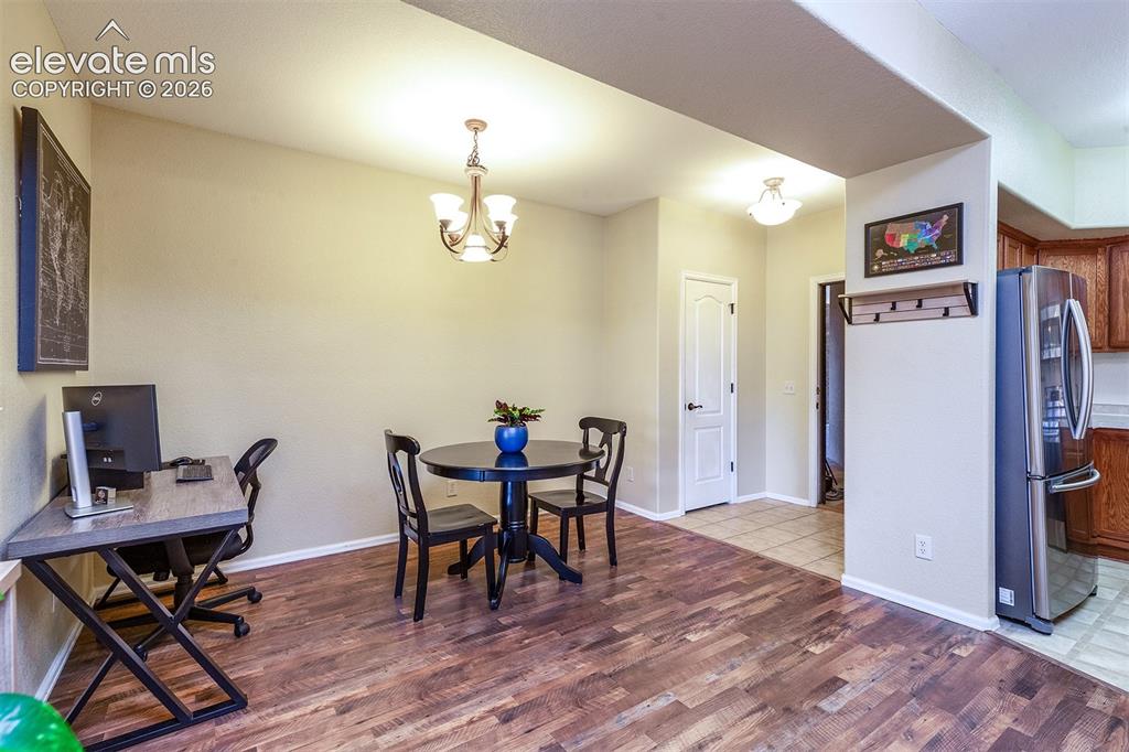Image 8 of 30: Dining Area