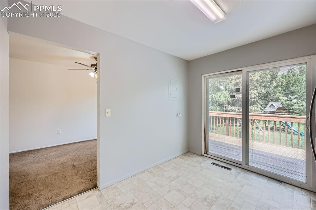 Image 11 of 28: Kitchen