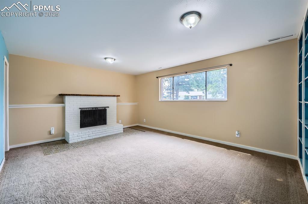 Image 17 of 28: Family Room