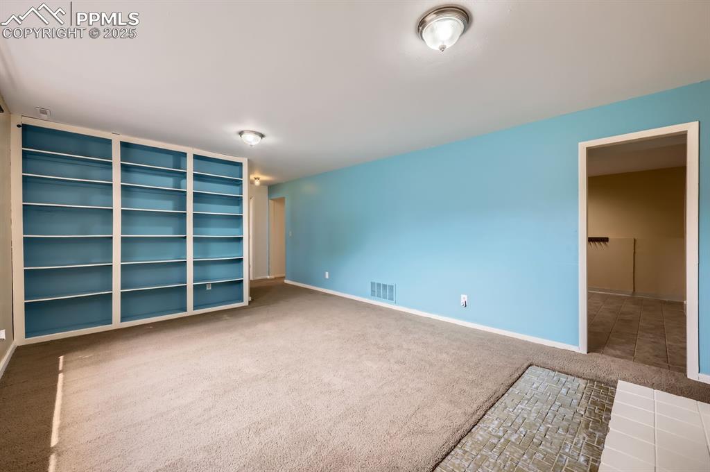 Image 18 of 28: Family Room