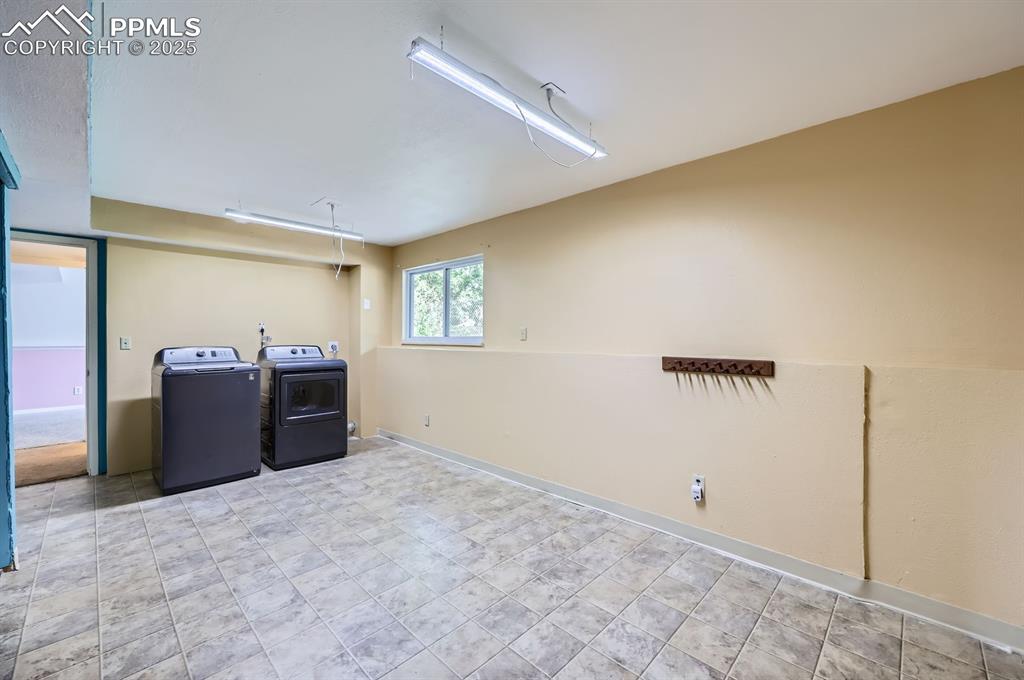 Image 24 of 28: Laundry