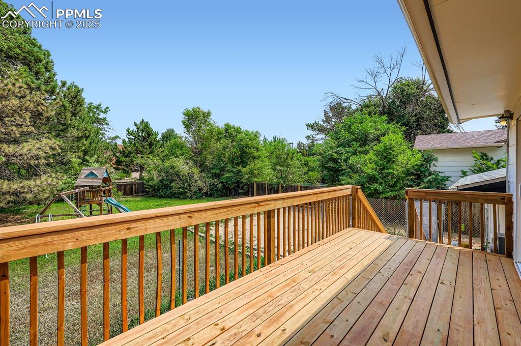 Image 26 of 28: Deck