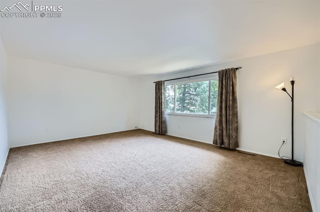 Image 4 of 28: Living Room