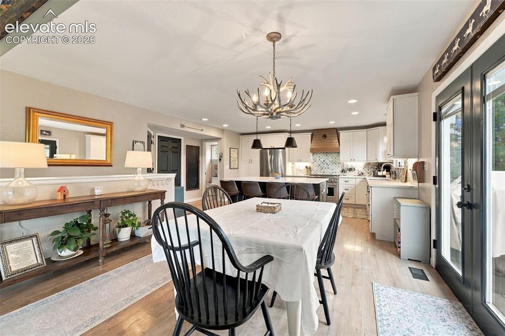 Image 11 of 47: Dining Area
