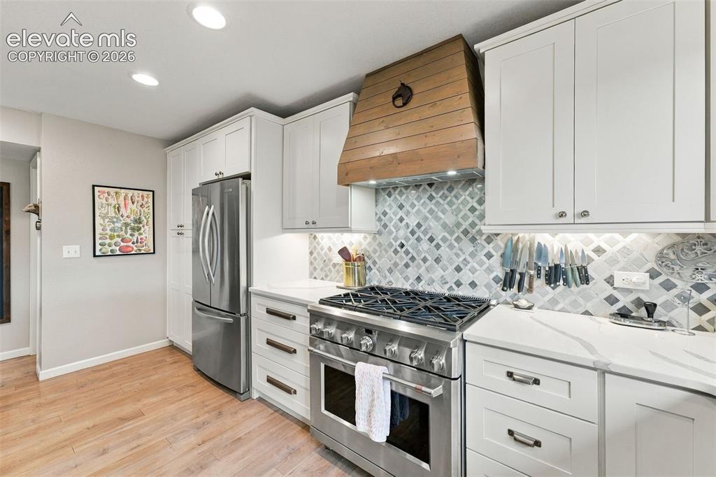 Image 16 of 47: Kitchen