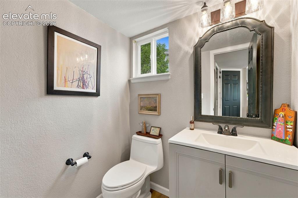 Image 17 of 47: Bathroom
