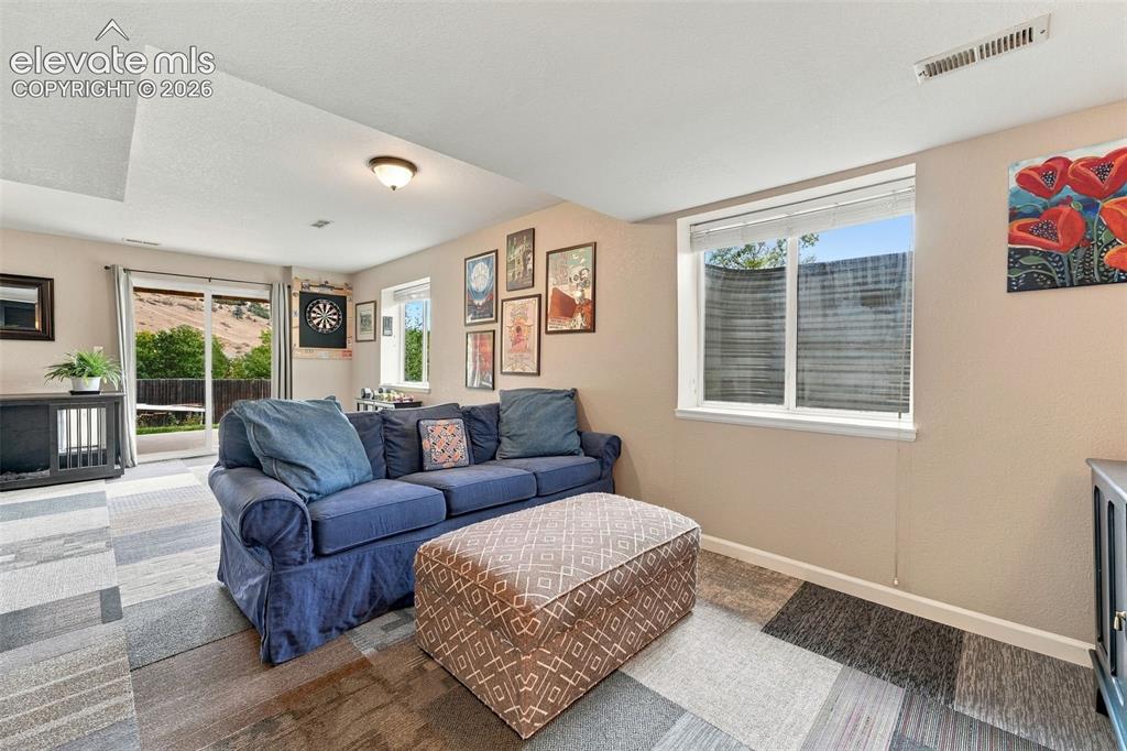 Image 33 of 47: Family Room