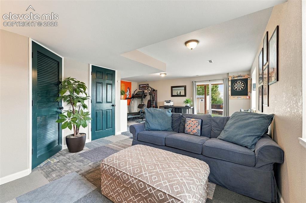 Image 34 of 47: Family Room