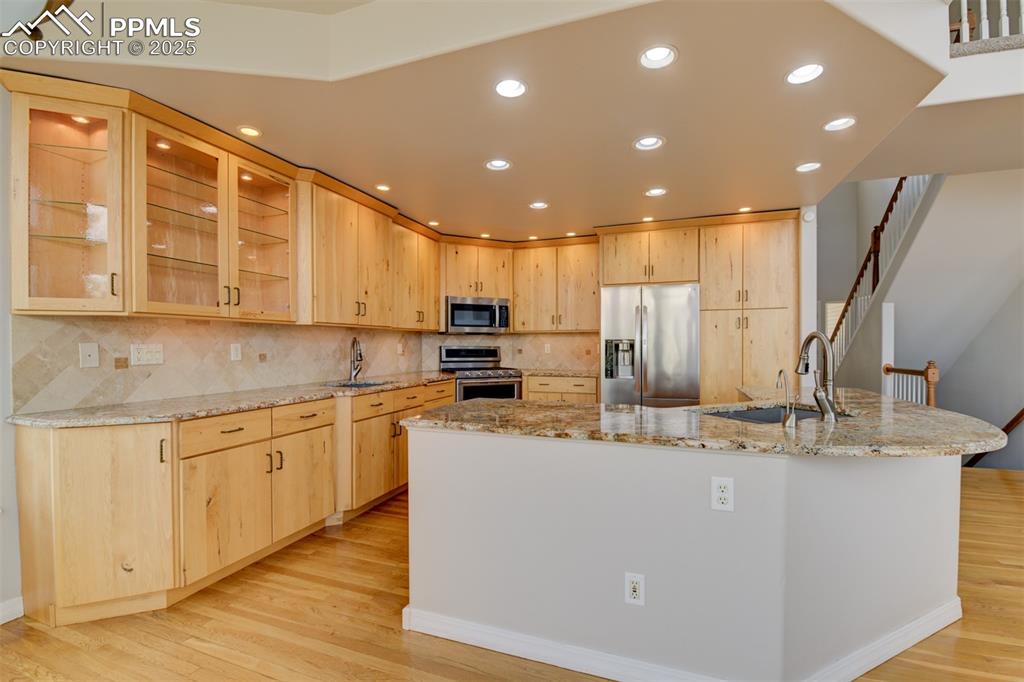 Image 19 of 41: Kitchen