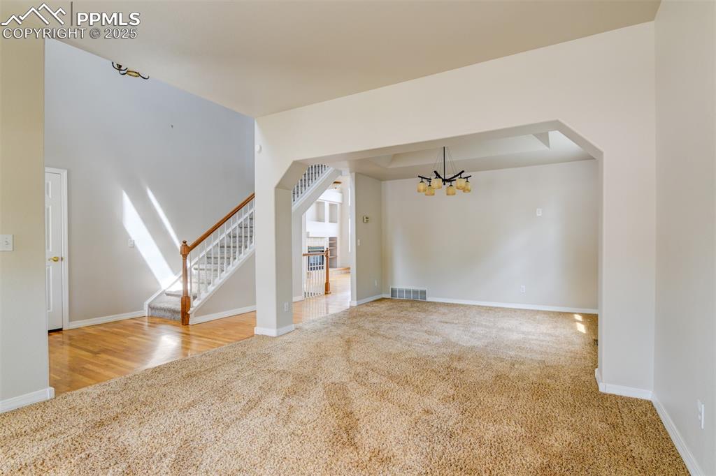 Image 31 of 41: Living Room