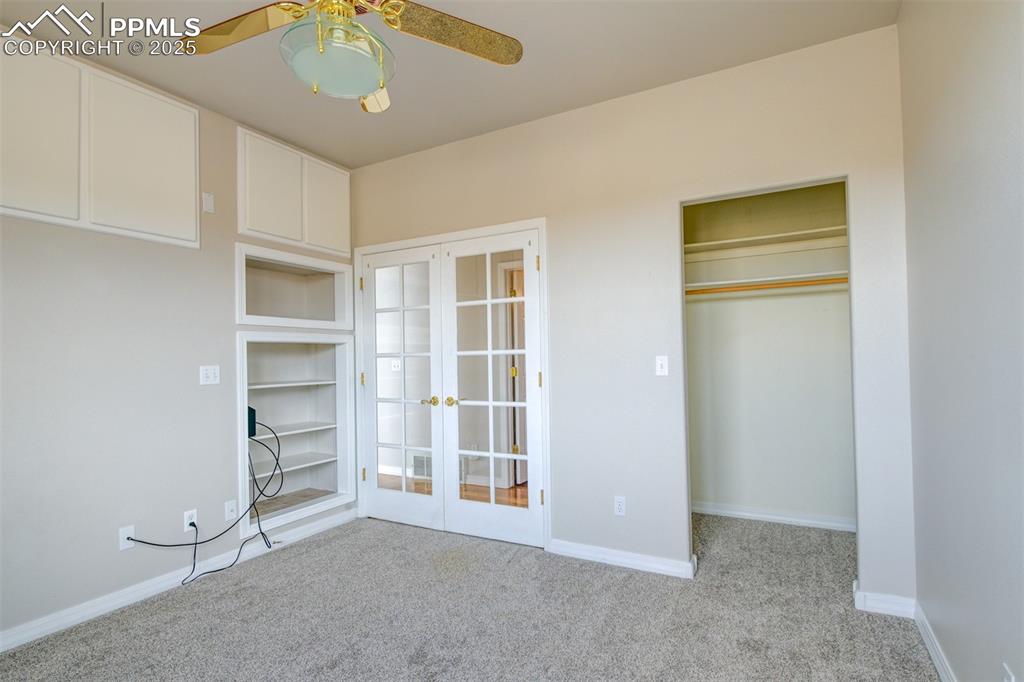 Image 35 of 41: Bedroom