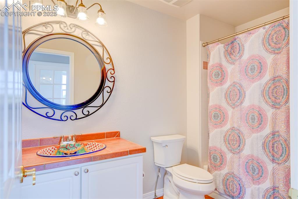 Image 37 of 41: Bathroom