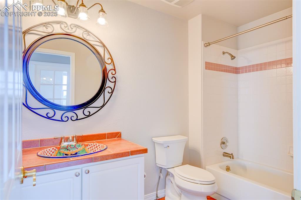 Image 38 of 41: Bathroom