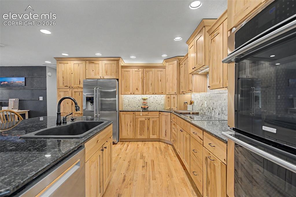 Image 10 of 34: Double ovens