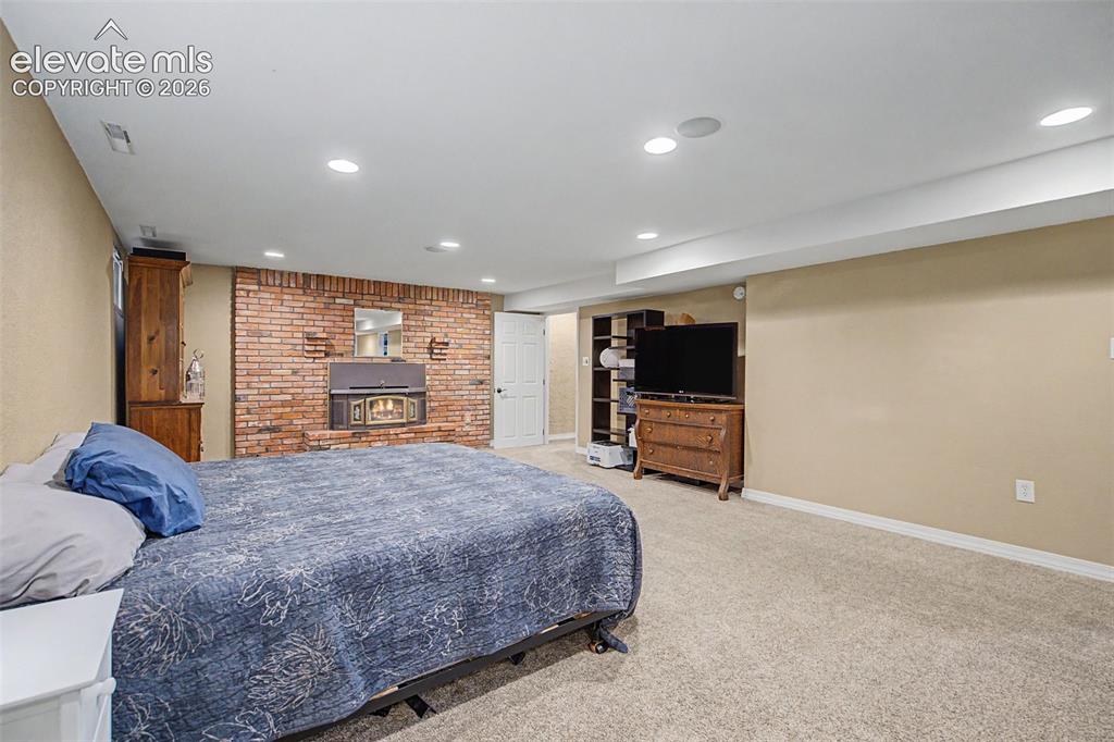 Image 28 of 34: Recreation Room