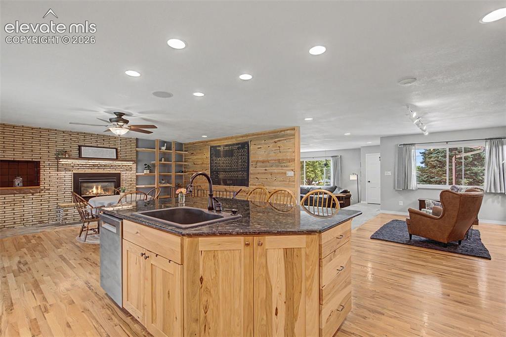 Image 9 of 34: Kitchen