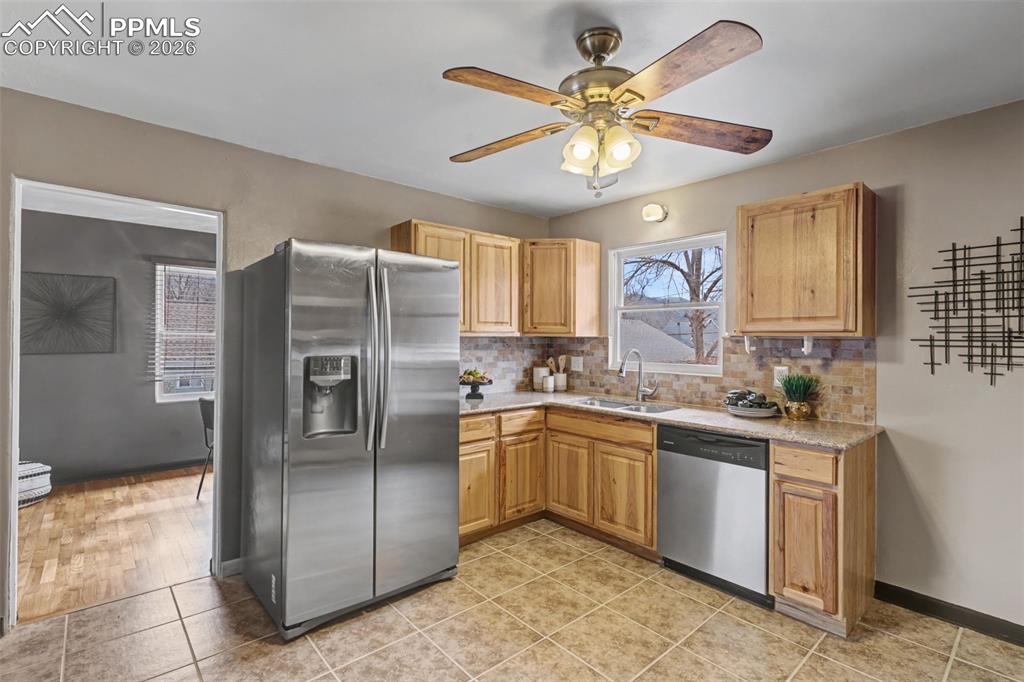 Image 10 of 27: Kitchen