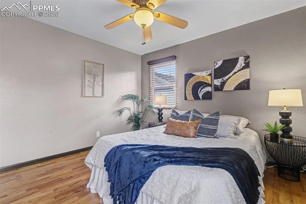 Image 12 of 27: Bedroom