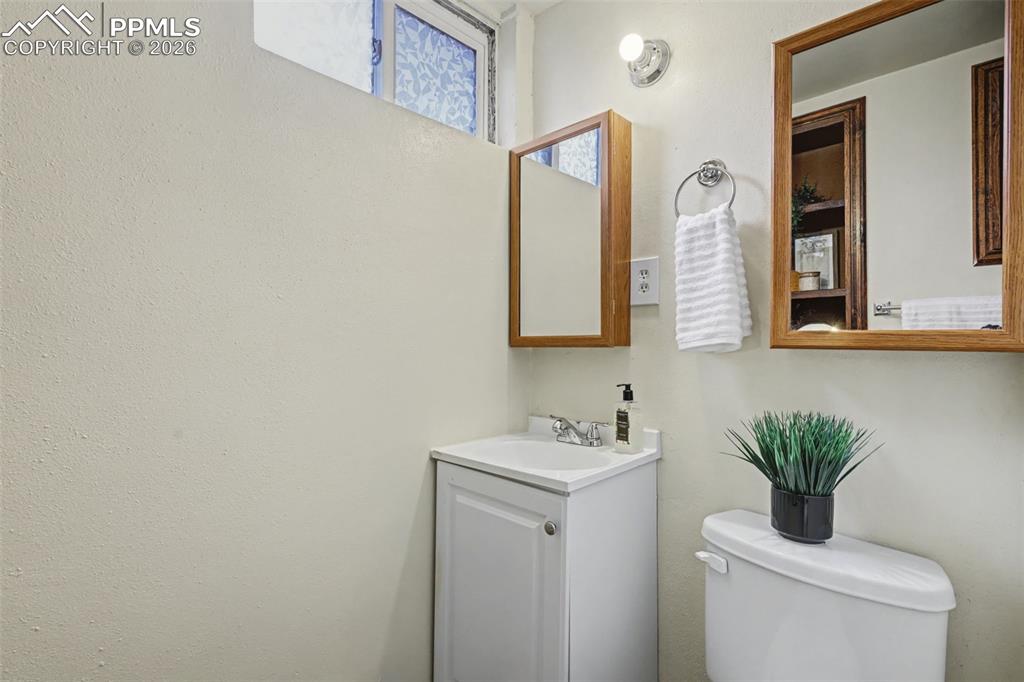 Image 20 of 27: Bathroom