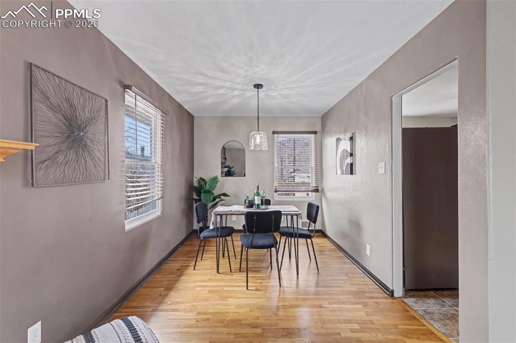 Image 6 of 27: Dining Area