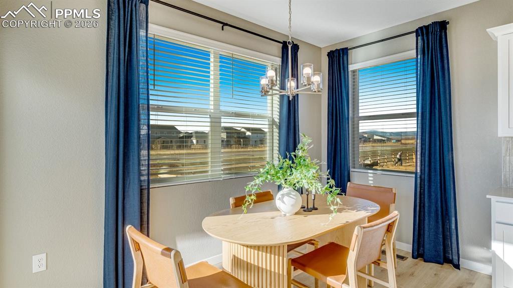 Image 10 of 34: Dining Area