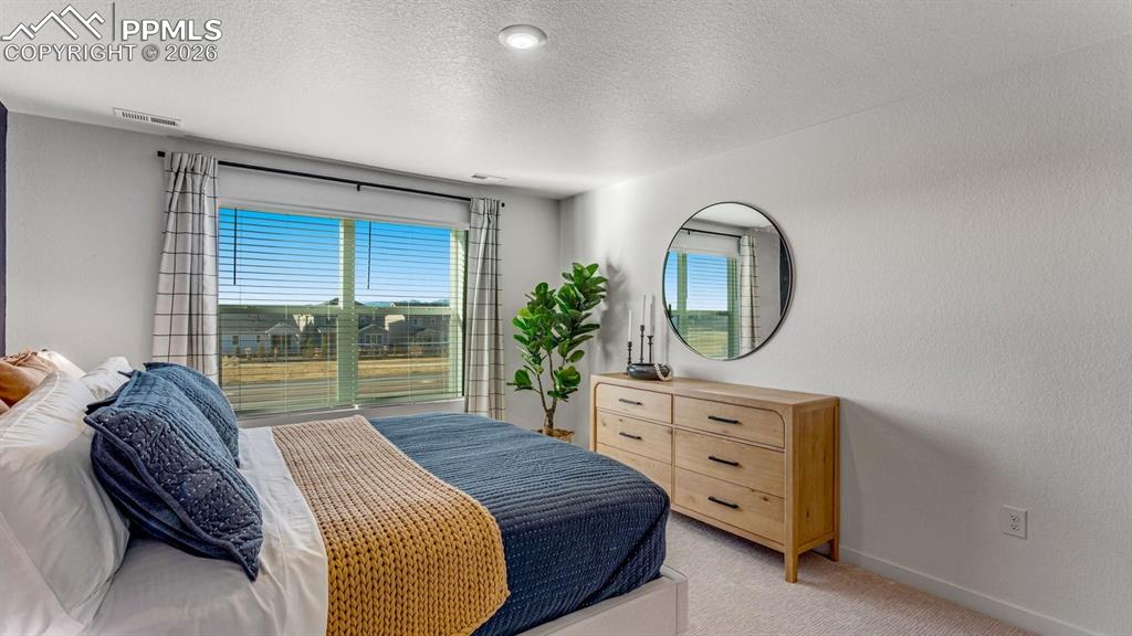 Image 14 of 34: Bedroom