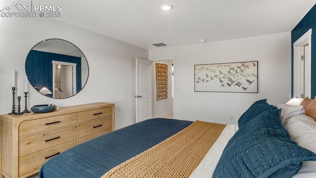 Image 15 of 34: Bedroom